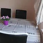 Serene Barbat Escape With Just Minutes From The Apartman *