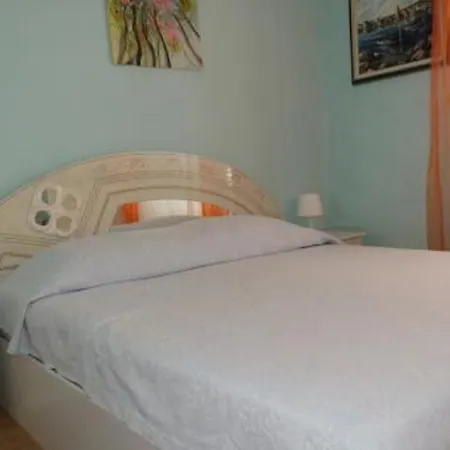 Serene Barbat Escape With Just Minutes From The Apartment