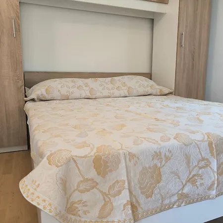 Apartment Serene Barbat Escape With Just Minutes From The *