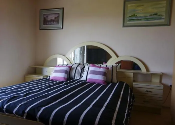 Serene Barbat Escape With Just Minutes From The Lejlighed