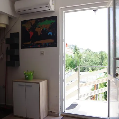 Serene Barbat Escape With Just Minutes From The Apartment Rab Town