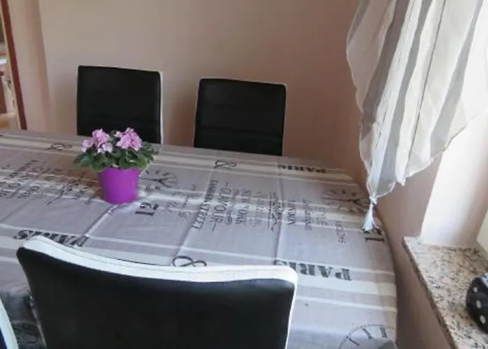 Serene Barbat Escape With Just Minutes From The Apartmán *