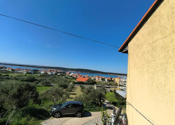 Serene Barbat Escape With Just Minutes From The Apartmán *